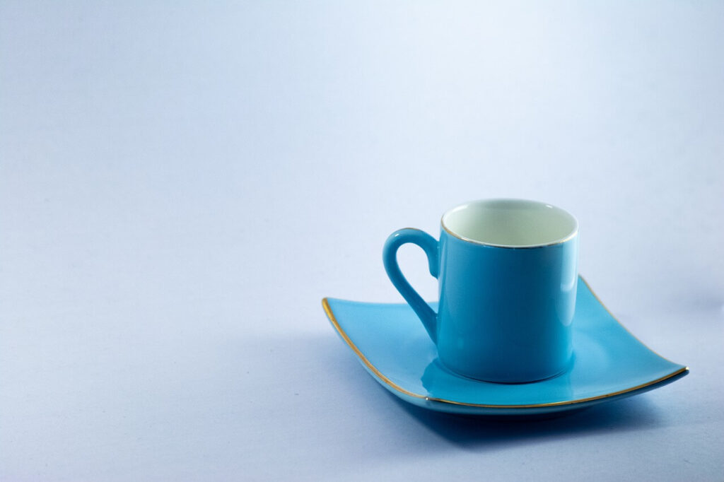 青いコーヒーカップ