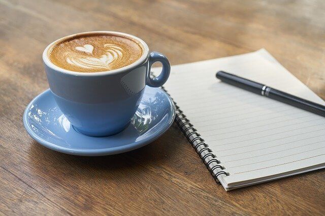 コーヒーとノートとペン